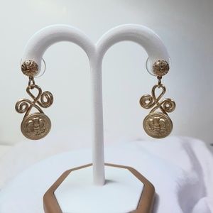NWT Swirled Wire w/ ORNATE COAT OF ARMS EARRINGS